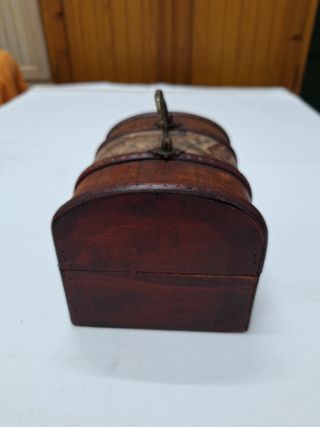 Caaja tipo Cofre de madera con cierre y asa de met