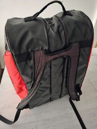 Paletero Asics Negro y Rojo