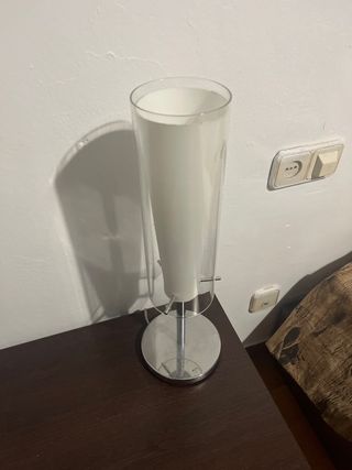 Lámpara de mesa moderna