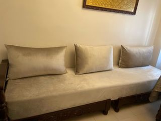 Maderas de antarba y mesa de madera