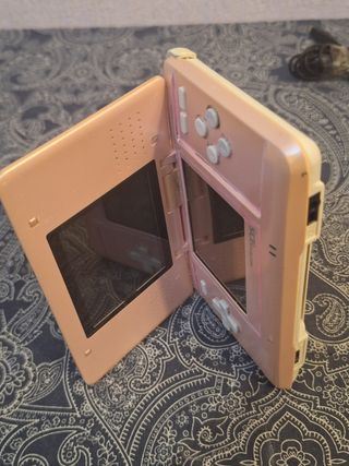 Nintendo DS  + 3 Juegos y cargador