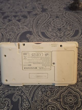 Nintendo DS  + 3 Juegos y cargador