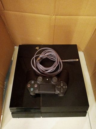 PS4 (PlayStation 4) Negra con Mando