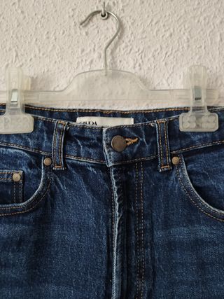 Pantalón vaquero recto Zara Talla XS