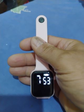 Orologio digitale rosa e nero