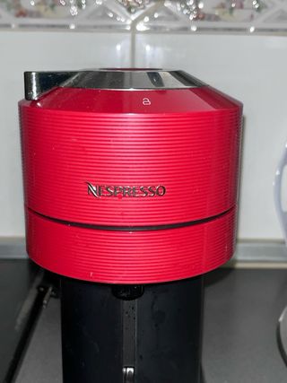 Cafetera Nespresso Vertuo Next Roja