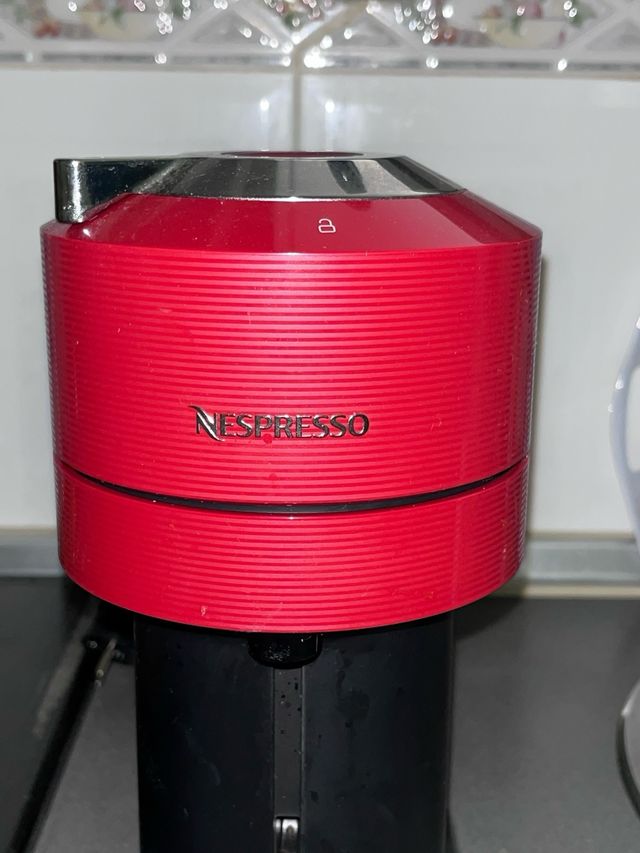 Cafetera Nespresso Vertuo Next Roja