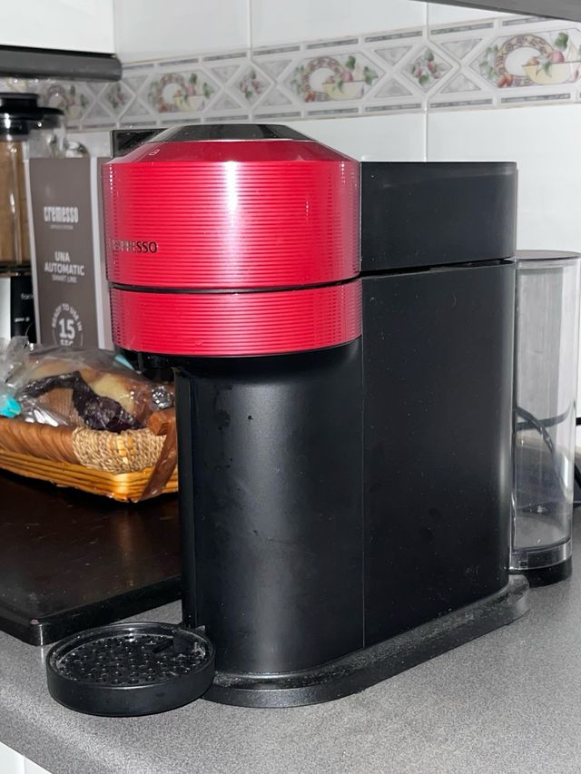 Cafetera Nespresso Vertuo Next Roja