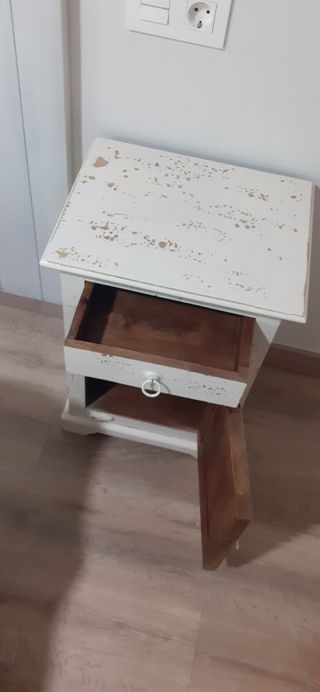 2 Mesitas de noche de madera