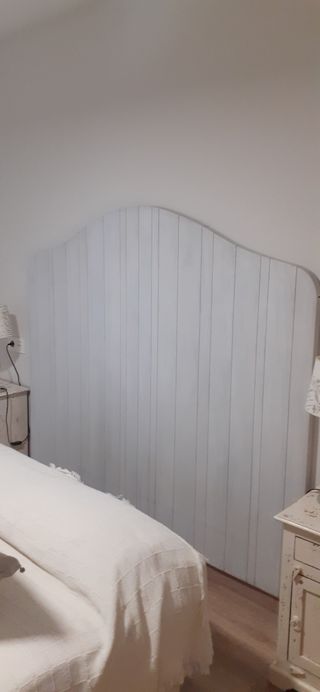 Cabecero de madera blanco
