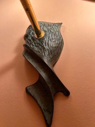 Lámpara de pared dorada y negra