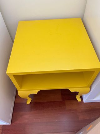 Mesita auxiliar amarilla Ikea