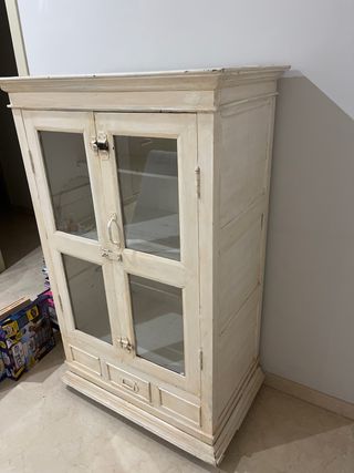Mueble antiguo lacado blanco roto