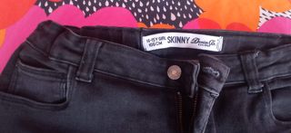 Pantalón vaquero negro