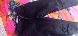 Pantalón vaquero negro