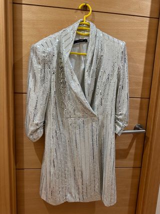 Vestido-americana plateado fiesta Zara