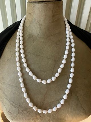 Collana lunga vintage Anni '60/'70 vetro opalino 