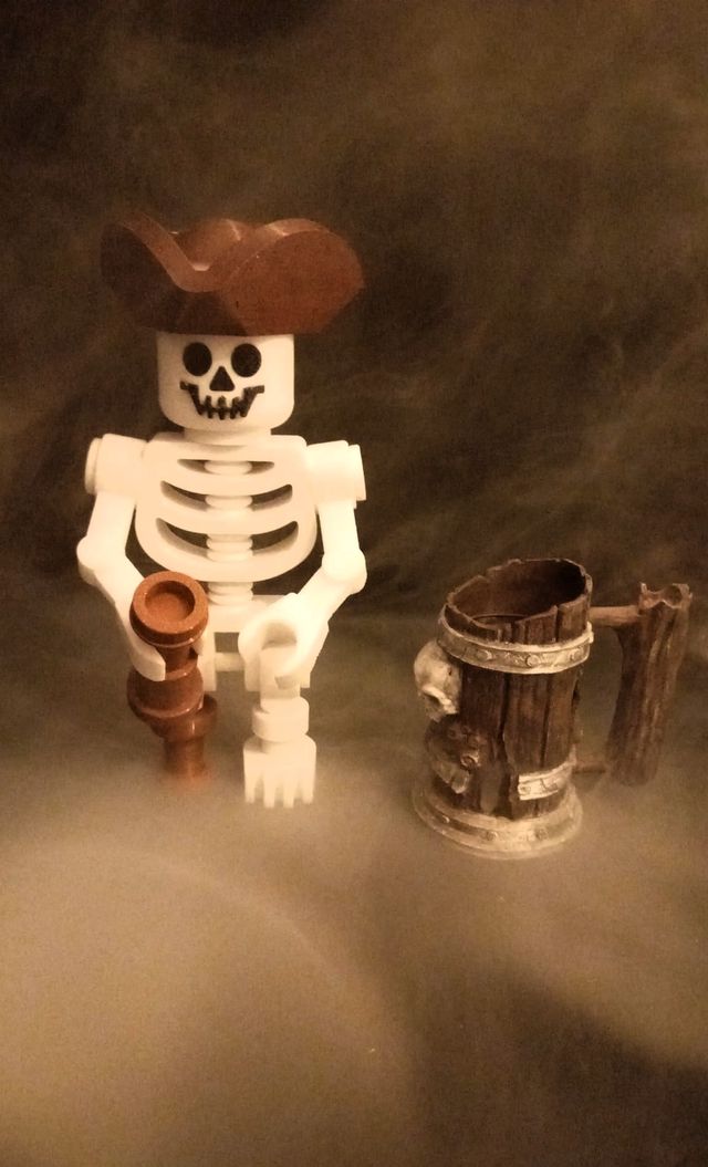 Scheletro Pirata Gigante 26cm + Tazza