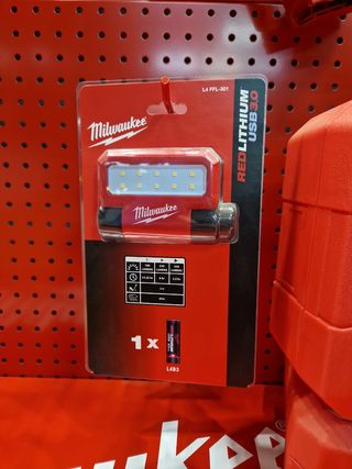 Linterna Milwaukee L4 FFL-301 REDLITHIUM USB 3.0