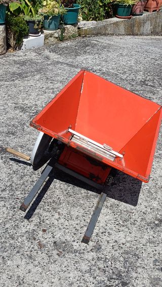 Estrujadora de uva manual