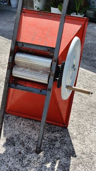 Estrujadora de uva manual