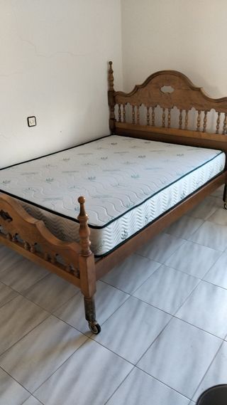 Cama  con ruedas + colchón ortopedico