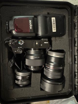 Cámara Sony a6000 Negra + Flash Godox + Lentes