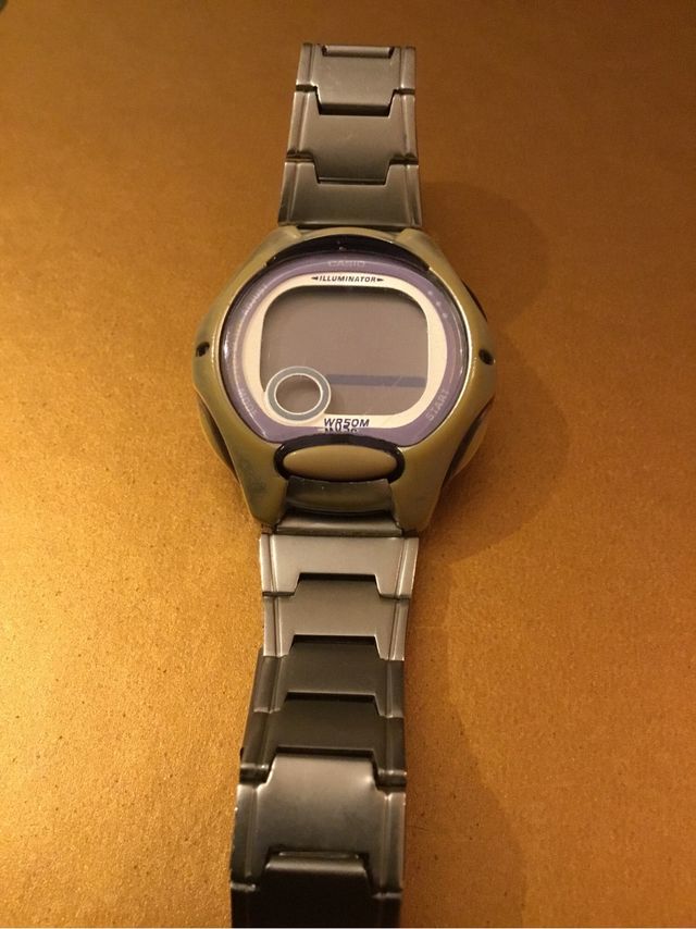 Reloj Casio Mujer Morado y Plateado