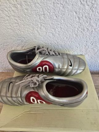 Botas de fútbol Nike Total 90 plateadas