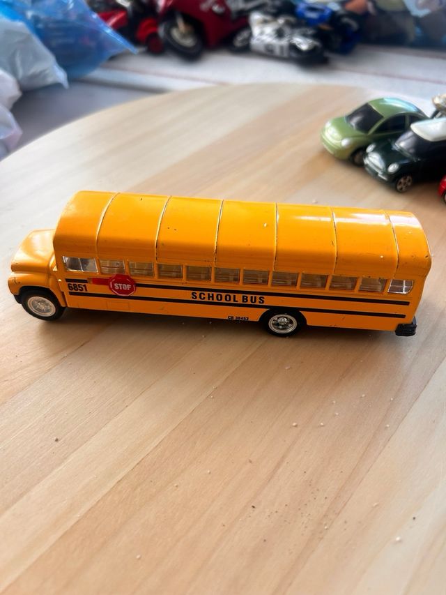 coches y moto de juguete antiguos