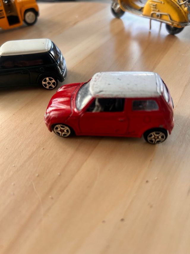 coches y moto de juguete antiguos