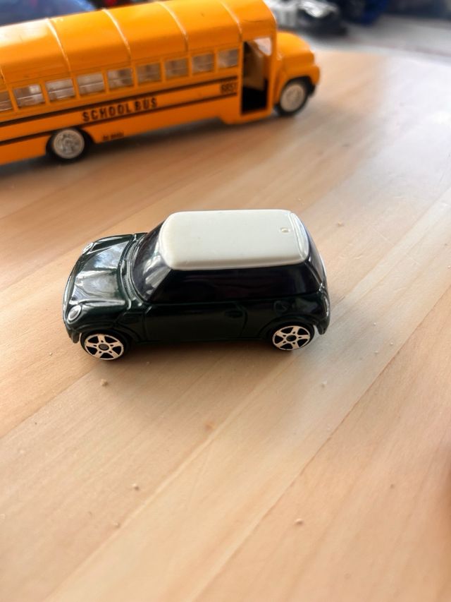 coches y moto de juguete antiguos