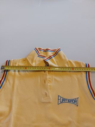 Polo giallo con righe