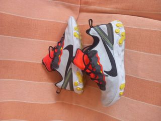 Zapatillas Nike React Blancas y Rojas