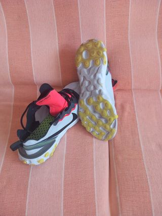 Zapatillas Nike React Blancas y Rojas