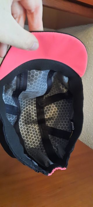 Gorra Ciclismo Santini Negra y Rosa. 