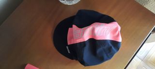 Gorra Ciclismo Santini Negra y Rosa. 