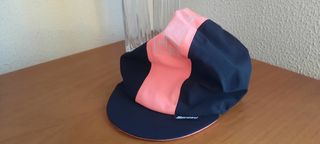 Gorra Ciclismo Santini Negra y Rosa. 