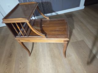 Mesa auxiliar de madera