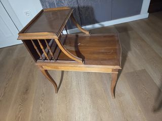 Mesa auxiliar de madera