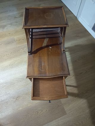 Mesa auxiliar de madera