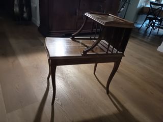 Mesa auxiliar de madera
