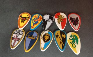 12 Scudi Medievali Simil Lego Vari Simboli