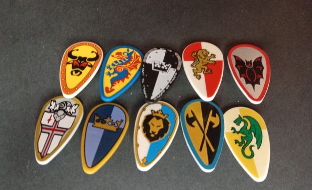 12 Scudi Medievali Simil Lego Vari Simboli