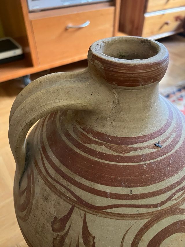 Vasija antigua de cerámica Priego