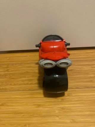 Moto de juguete roja