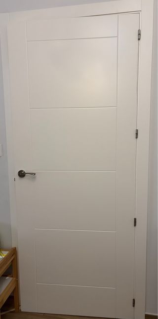 Puerta blanca moderna