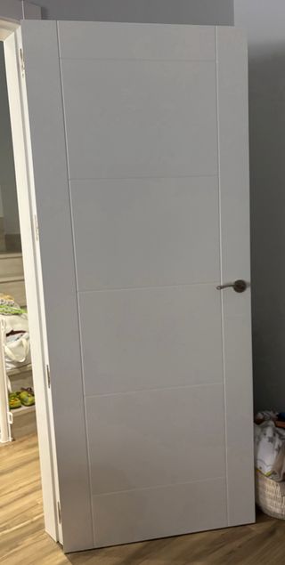 Puerta blanca moderna