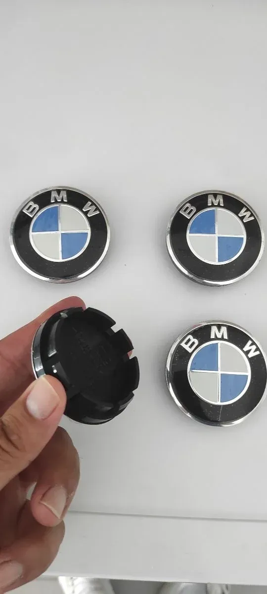 4 EMBLEMAS 56MM PARA LLANTAS - AZUL Y BLANCO