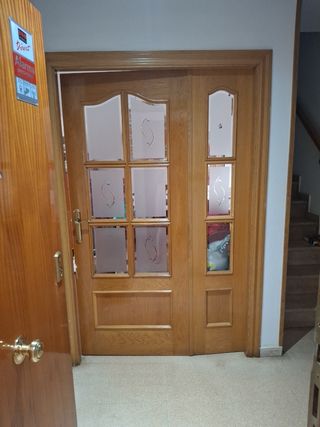 Puertas macizas roble..son dos normales y una cris